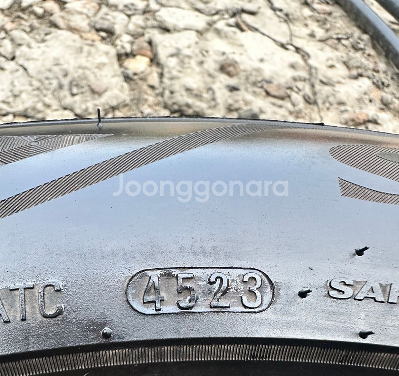 215 55 17금호중고타이어2개2155517--4