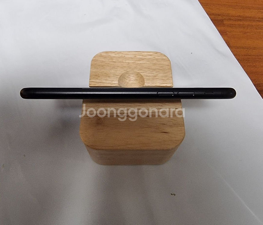 아이폰se2 128g 판매합니다!--3