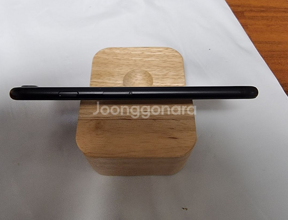 아이폰se2 128g 판매합니다!--2