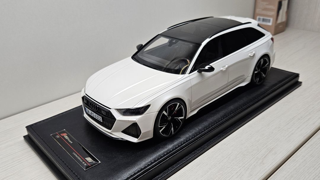 1:18 모터헬릭스 아우디 rs6
