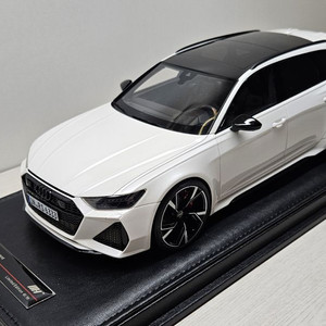 1:18 모터헬릭스 아우디 rs6