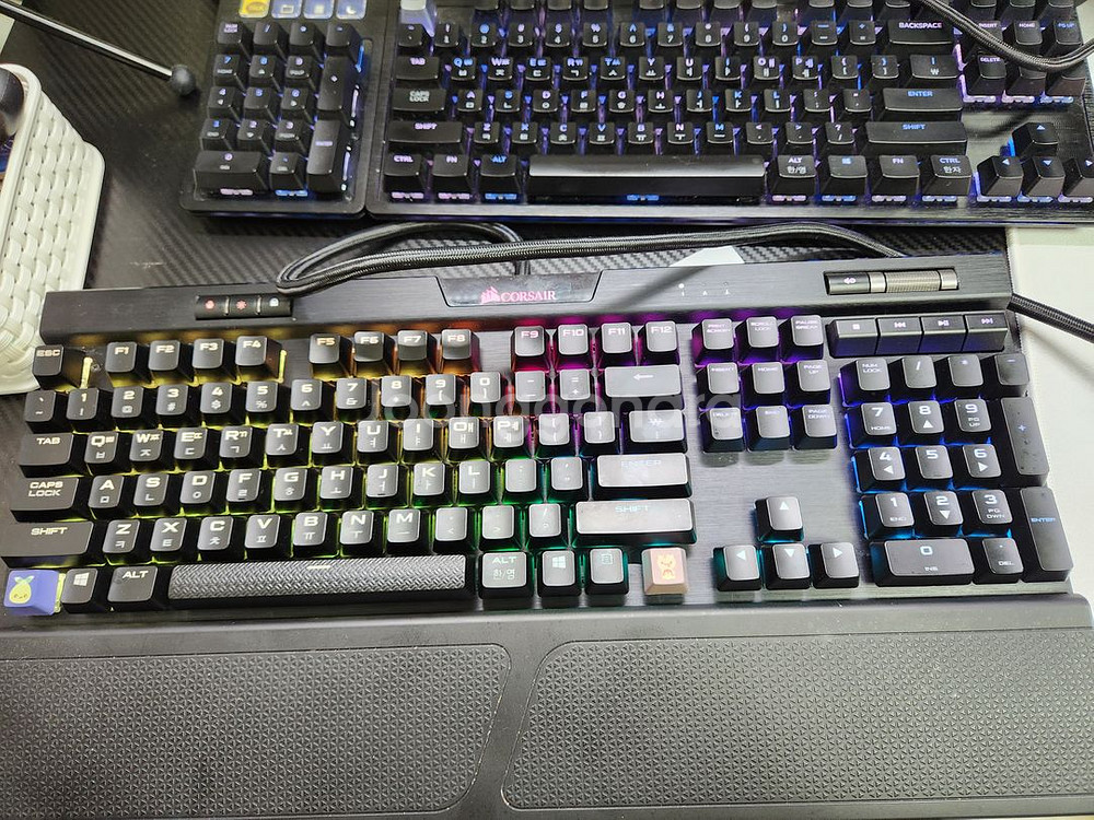커세어 K70 RGB mk2 풀배열 청축 기계식 키보드--0