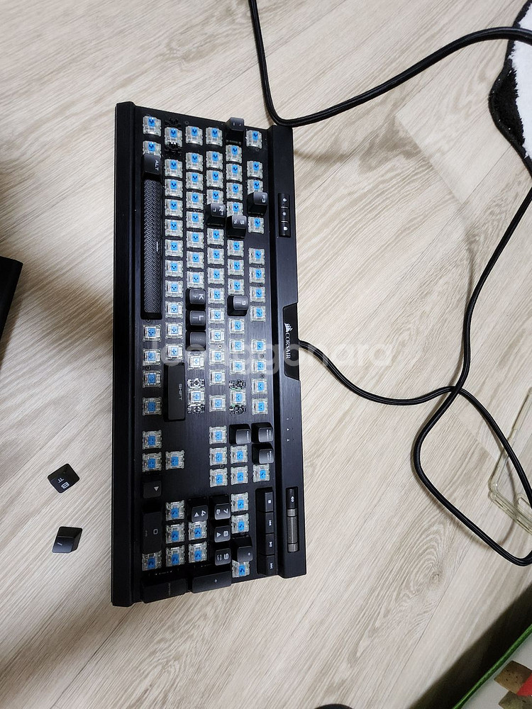 커세어 K70 RGB mk2 풀배열 청축 기계식 키보드--2