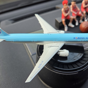 Korean Airlines B777-300HL7573