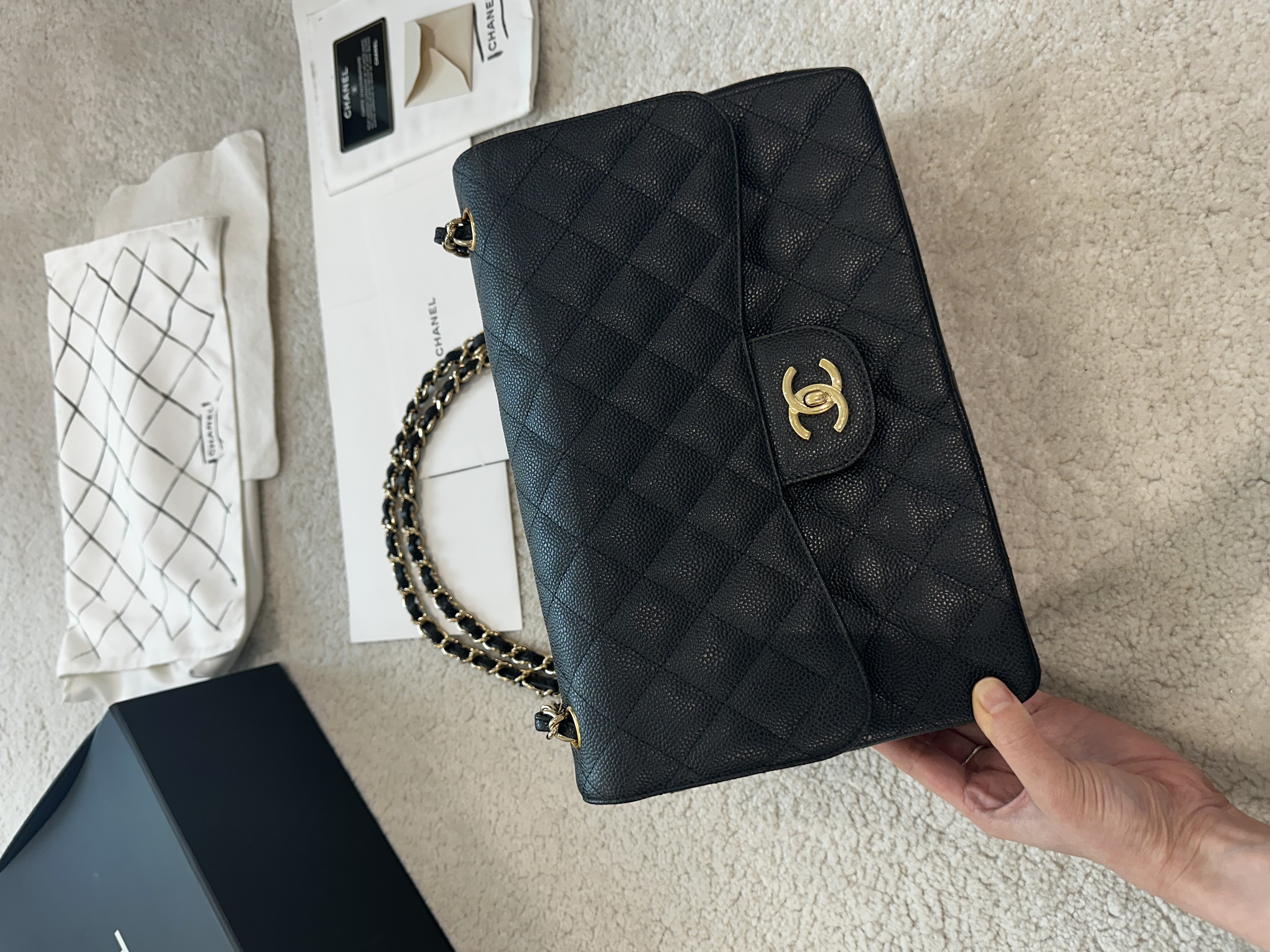 샤넬 클래식 캐비어 라지(점보)사이즈 블랙/금장 19번