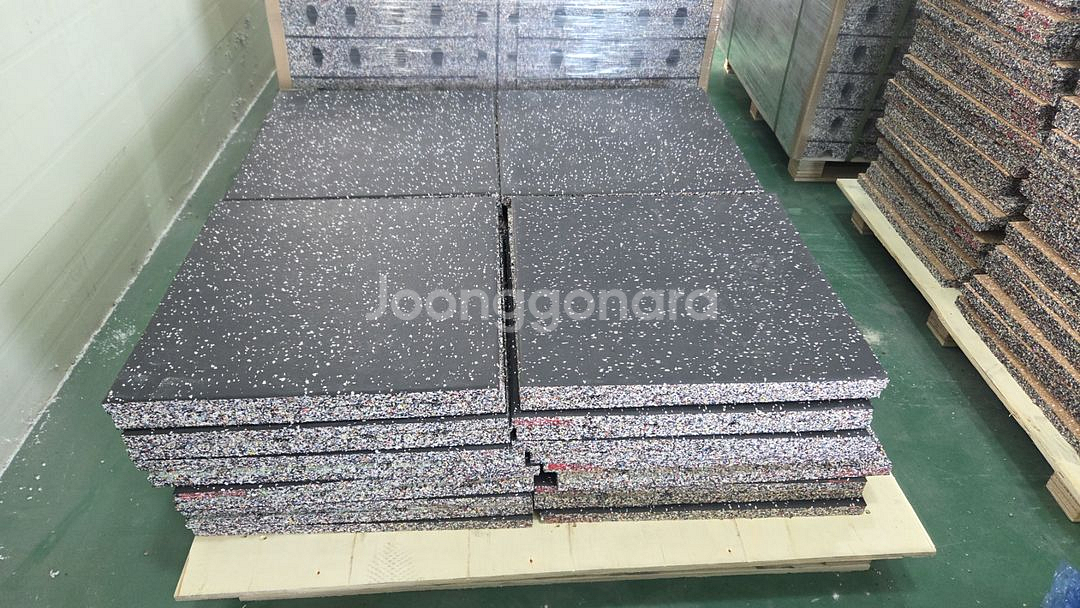 흰색점코팅블럭 고무매트25t 중고 급처합니다--1