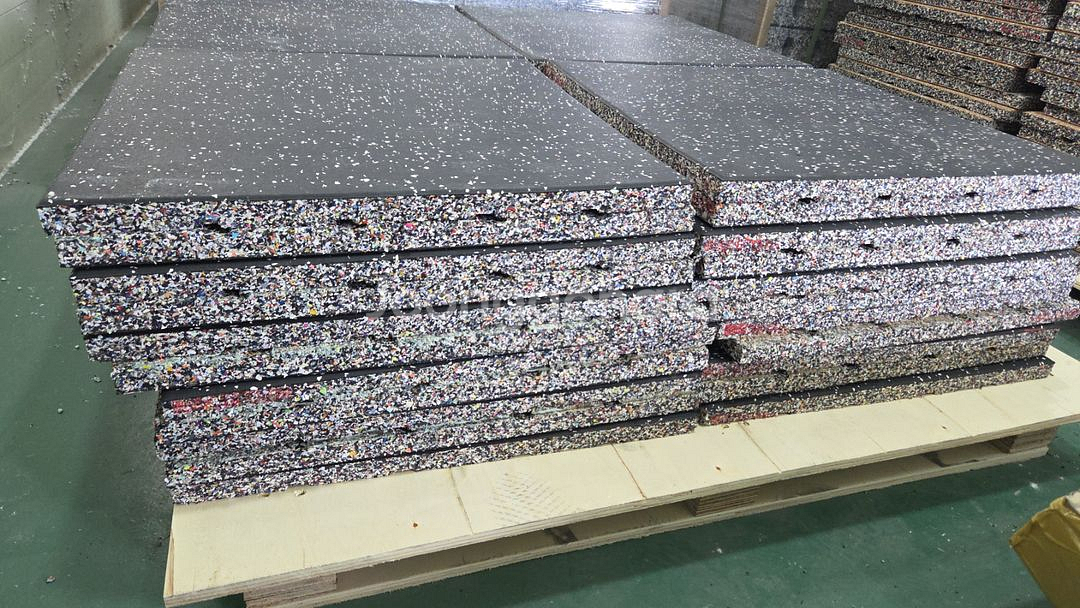 흰색점코팅블럭 고무매트25t 중고 급처합니다--2