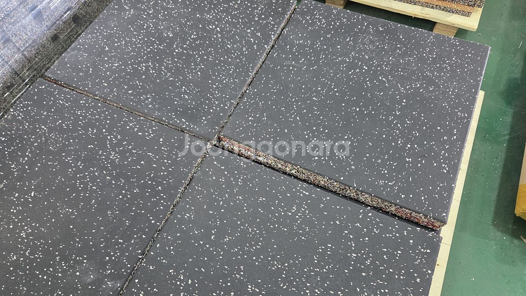 흰색점코팅블럭 고무매트25t 중고 급처합니다--3