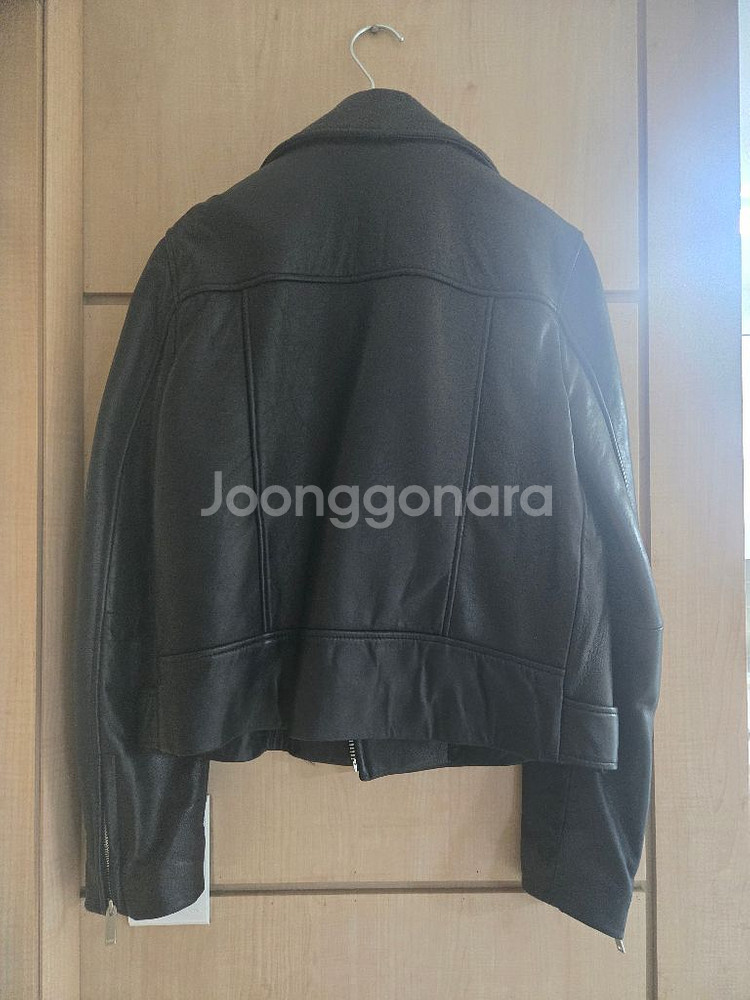 지컷 여성 가죽 자켓 팝니다--3