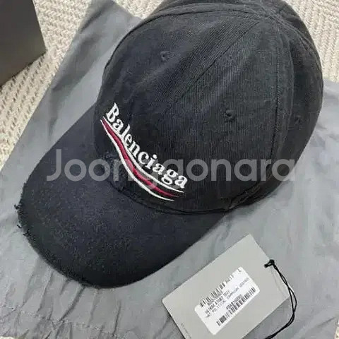 발렌시아가 블랙 앤 화이트 코튼 캡--1