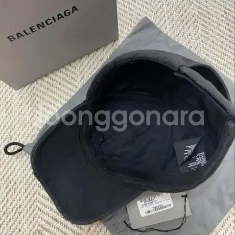 발렌시아가 블랙 앤 화이트 코튼 캡--2