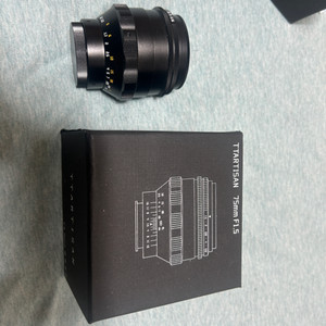 TTartisan 75mm F1.5 티티아티산 렌즈