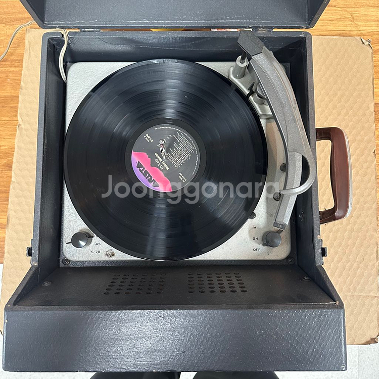 1950년대 미국산 휴대용 진공관 턴테이블--1