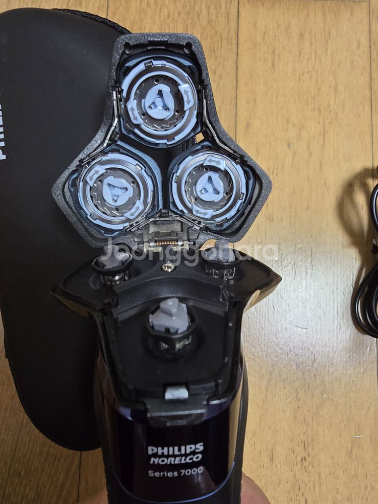 필립스 Series 7000 전기면도기 미사용 팝니다.--2