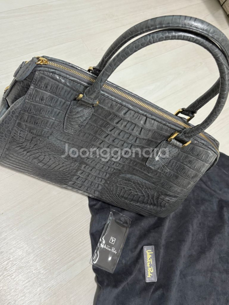 발렌티노 루디 천연 크로커다일 핸드백 새상품(정품)--3