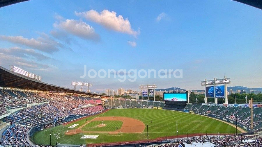 4/13 엘지 vs 두산 외야 4연석 양도--0