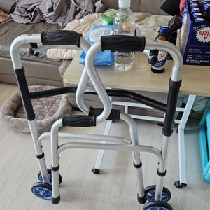 휠체어 거동기