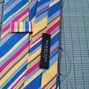 버버리 넥타이