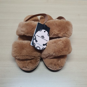 (새상품) 포나리나 퍼 스트랩 샌들