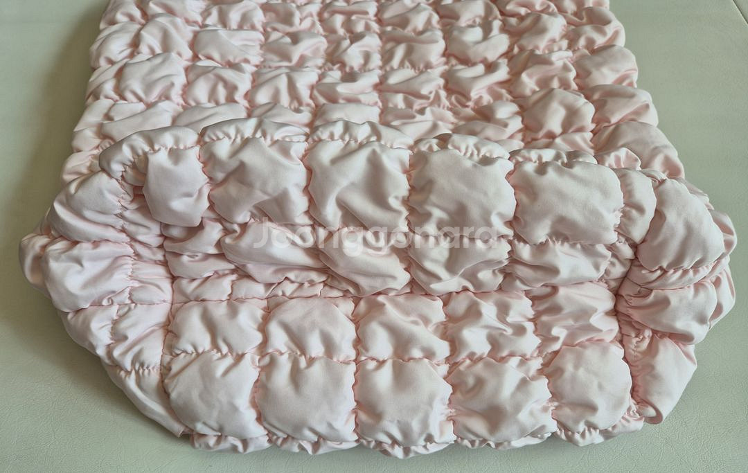 코스 미니 퀼티드 토트백 라이트 핑크--2