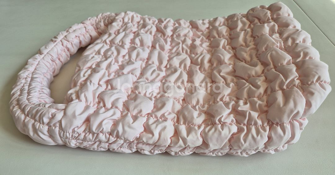 코스 미니 퀼티드 토트백 라이트 핑크--5