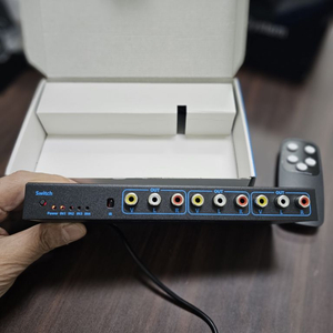 J28. 4x3 AV RCA 분배기 스위치