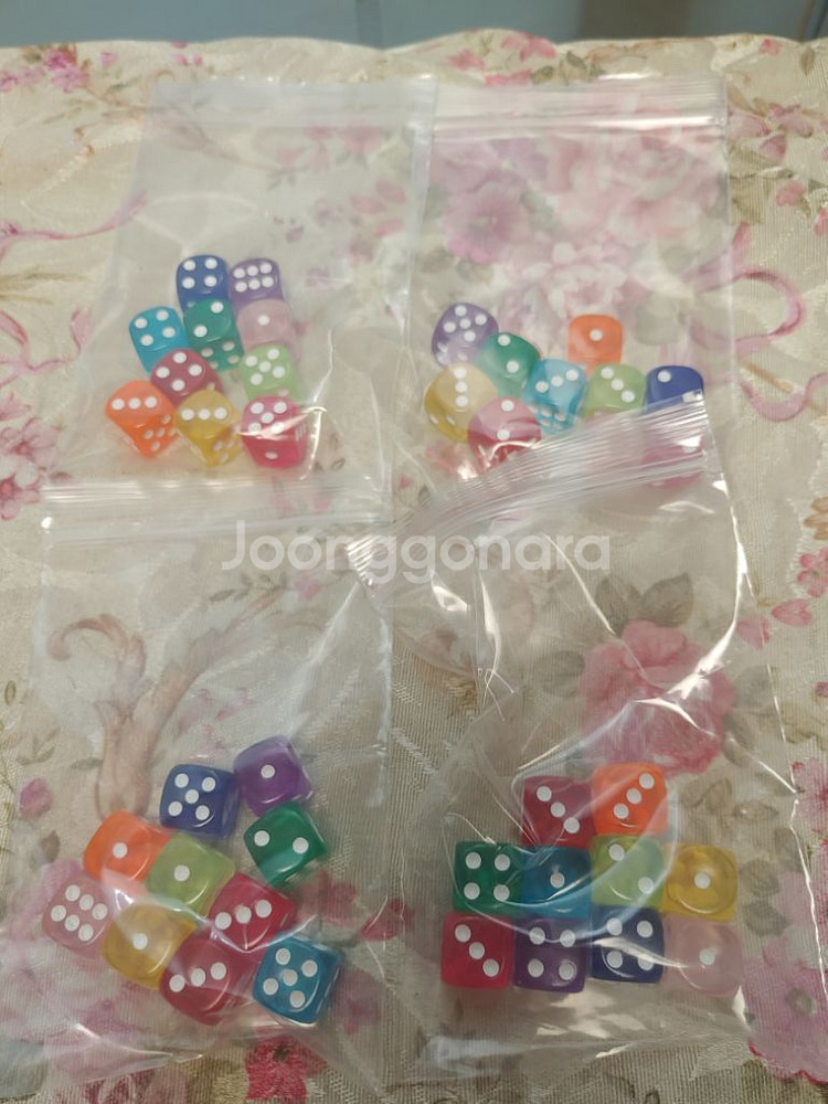 주사위 서로 다른 색상 10개는 1500원.8개는 12--1