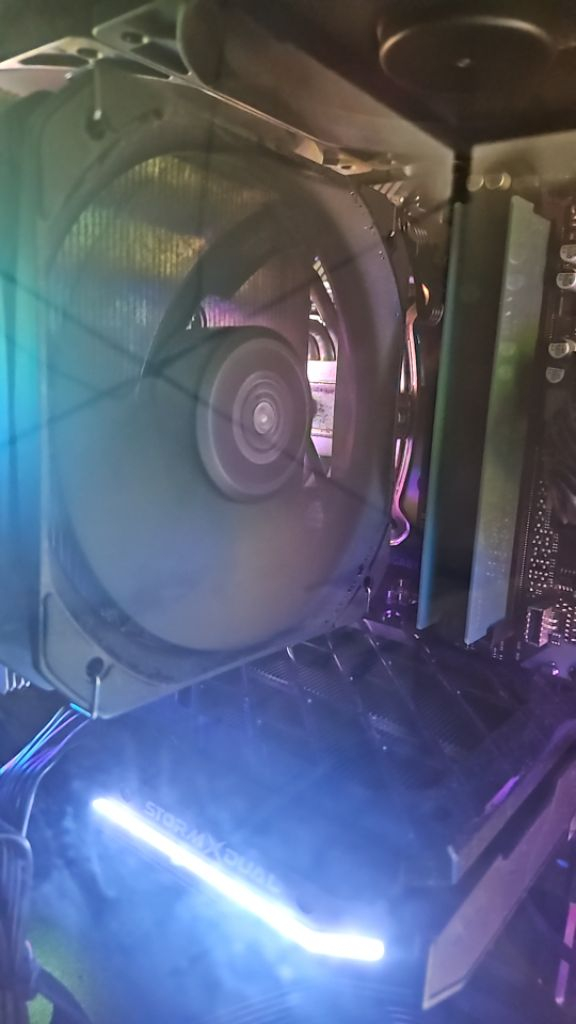 컴퓨터 본체 모니터 팝니다 <중고> 잘돌아갑니다--1