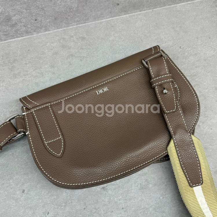 [정품]디올 레더 새들 파우치 크로스백--1