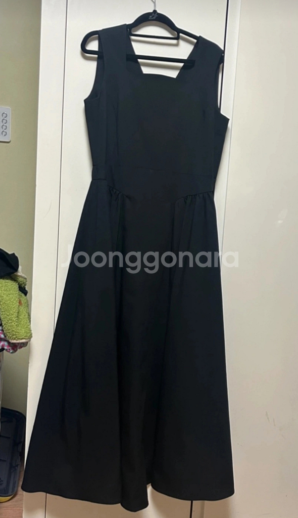 룩캐스트 멜라니 슬리브리스 원피스_블랙--3