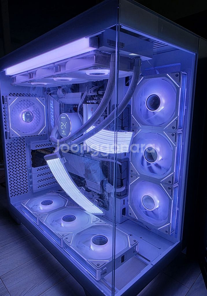 라이젠9 7950X3D 96GB 2TB 반본체 팝니다--1