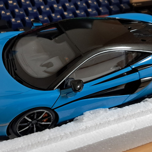 lcd 1:18 멕라렌 600lt 다이캐스트