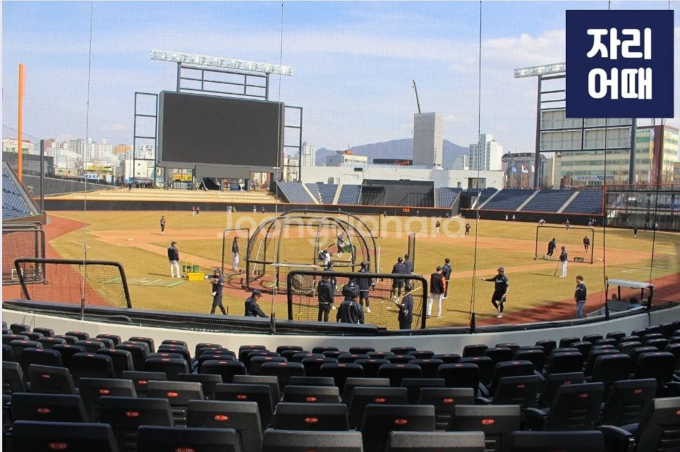 4/13(일) 한화 vs 키움 1루 중앙지정석 2연석--1