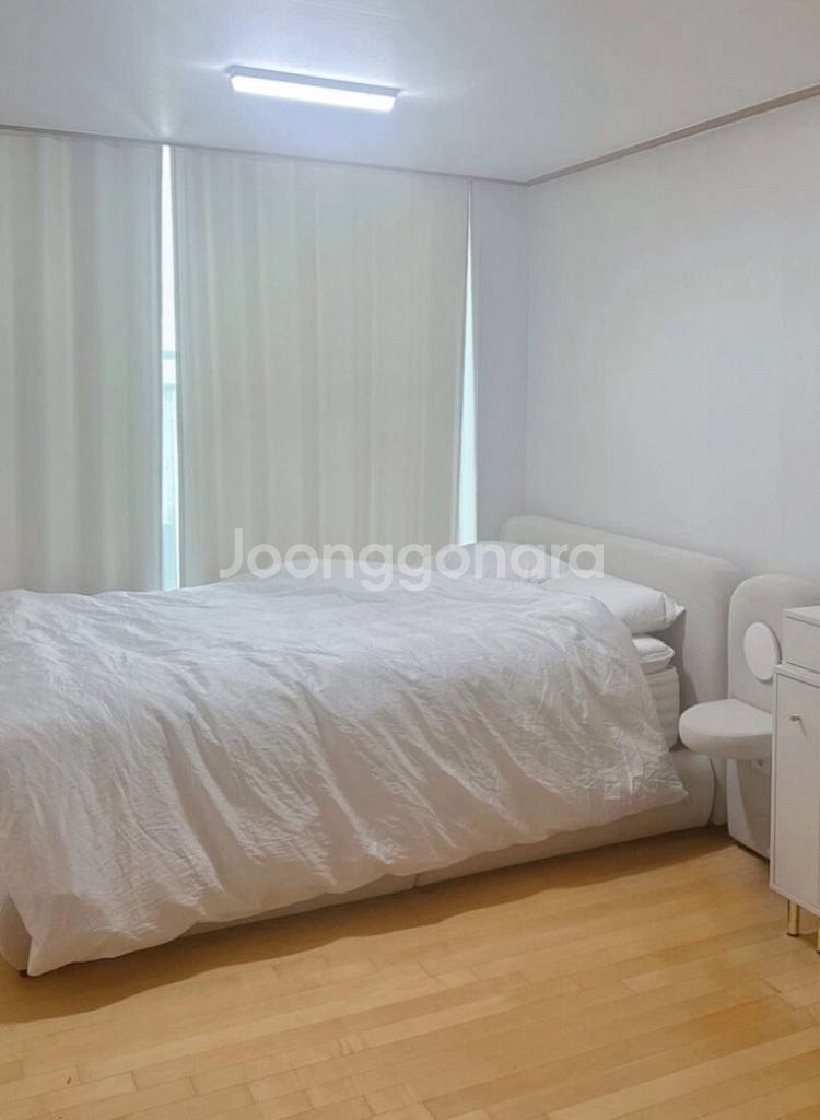 퍼니코 침대 프레임 + 사이드 조명 패널--4