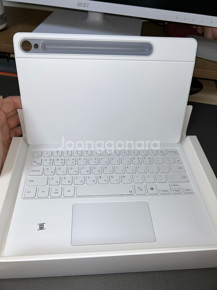 s10부터 s9fe까지 호환 가능한 북커버 키보드입니다--1