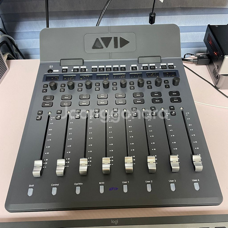 Avid S1--0