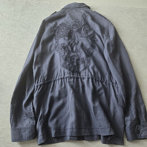 쟈딕앤볼테르 스컬 야상 자켓