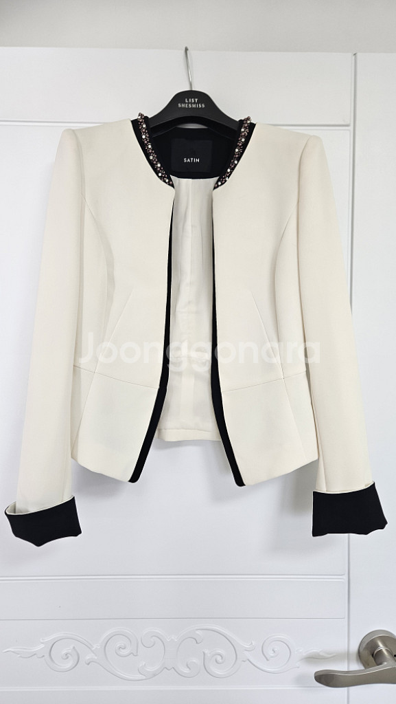 샤틴 숏자켓, 주름 스커트, 프릴 블라우스--0