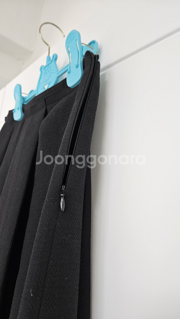 샤틴 숏자켓, 주름 스커트, 프릴 블라우스--5