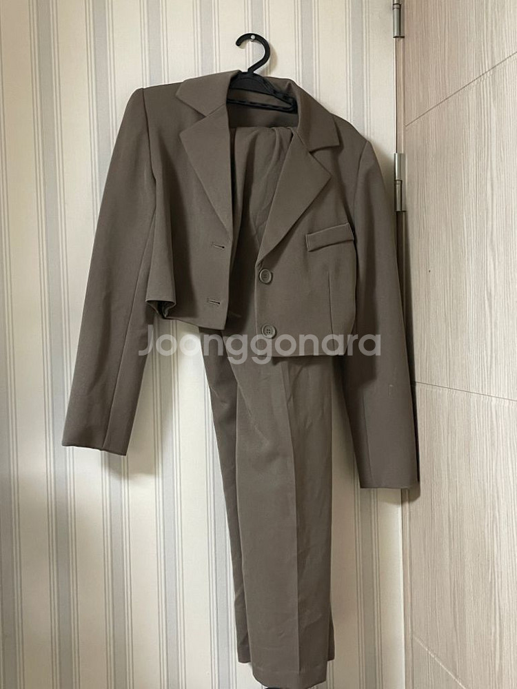 모카무스 베이지 브라운 크롭자켓 슬랙스 세트 여성정장--0