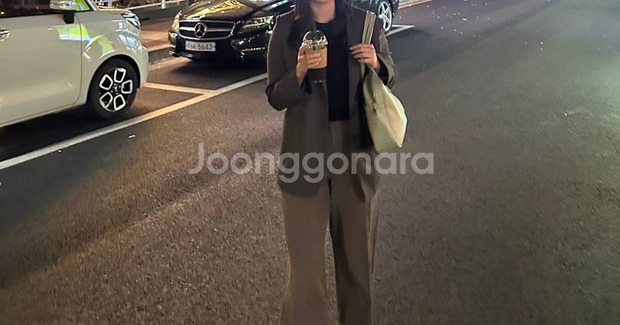 모카무스 베이지 브라운 크롭자켓 슬랙스 세트 여성정장--1