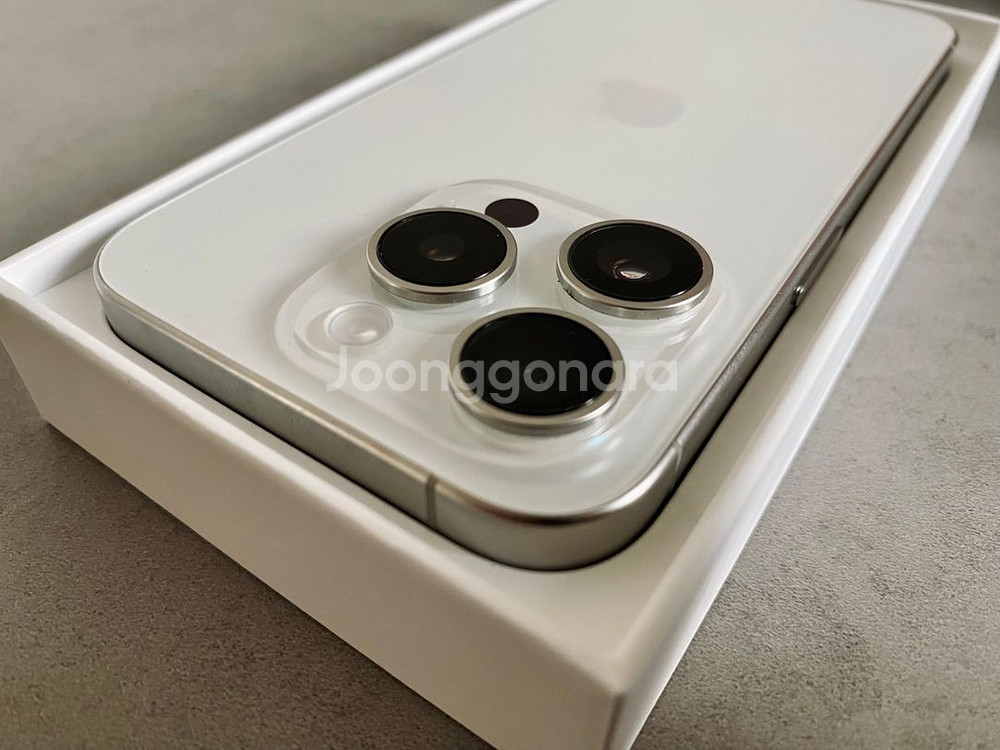 아이폰 15프로 256G 화이트 티타늄--9