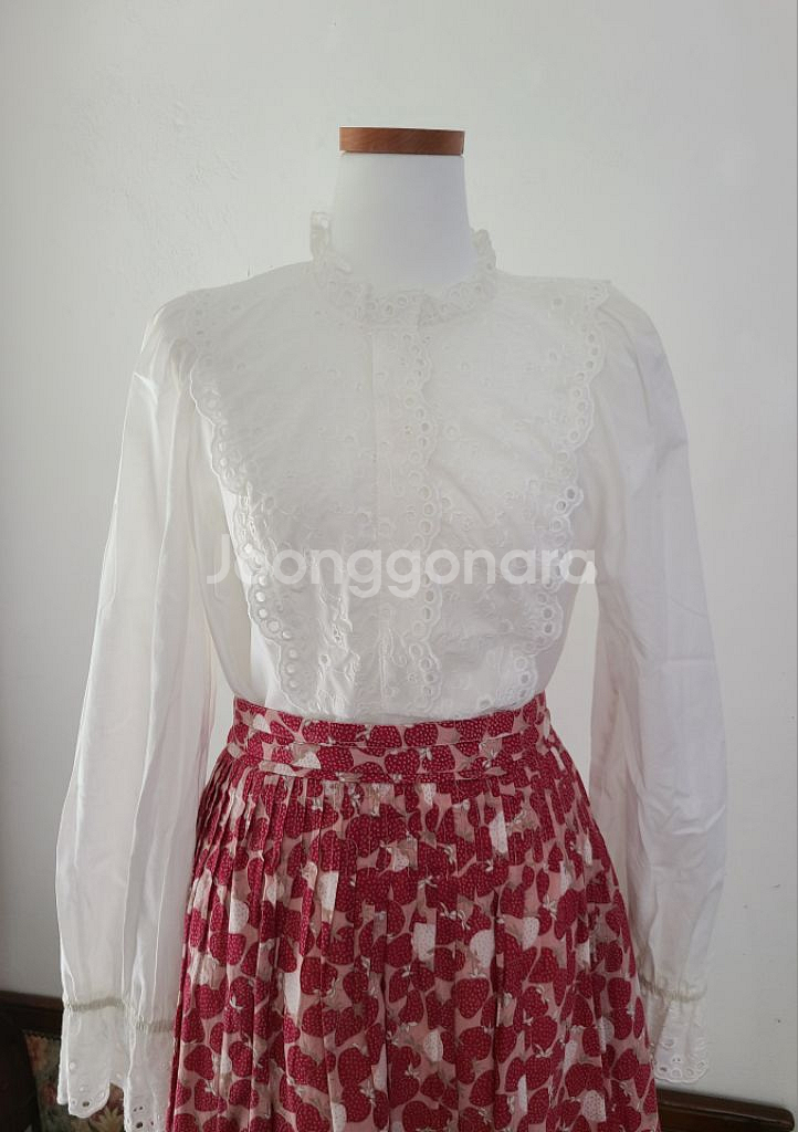 H&M 아일렛 블라우스(새제품)--0