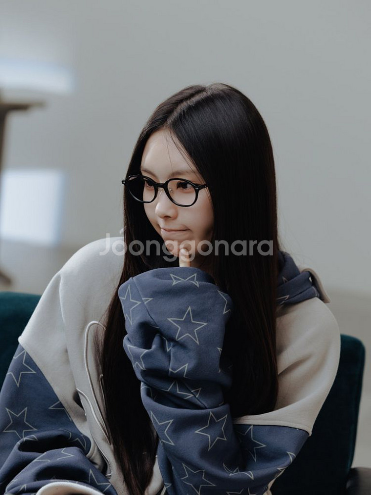 리가드 뿔테 뉴진스 안경 미우미우 선글라스 카린 아르노--3