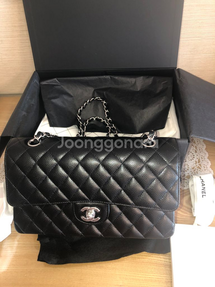 (새제품)샤넬 클래식플랩백미디움은장--0