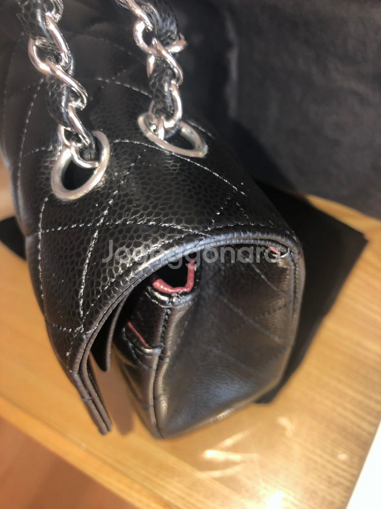 (새제품)샤넬 클래식플랩백미디움은장--2