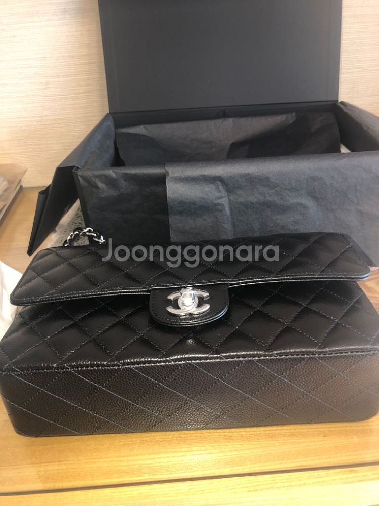 (새제품)샤넬 클래식플랩백미디움은장--4