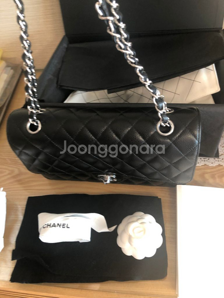 (새제품)샤넬 클래식플랩백미디움은장--6