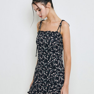 낫유어로즈 Frill mini dress