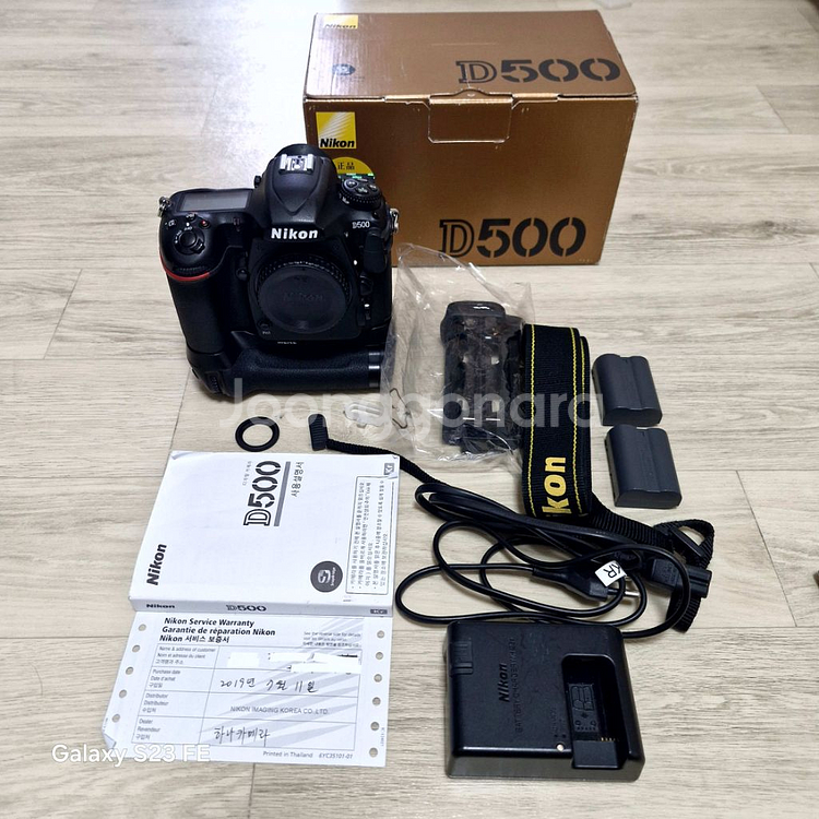 니콘 d500 바디,호환 세로그립 직거래 66만원--0